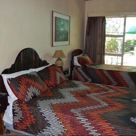 House Ebony B&B นิวคาสเซิล ภายนอก รูปภาพ