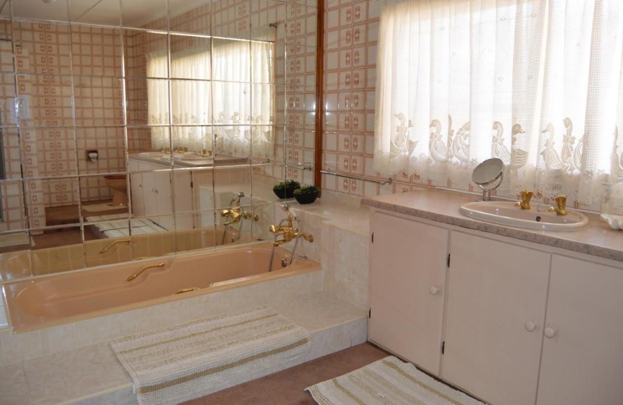 House Ebony B&B นิวคาสเซิล ภายนอก รูปภาพ
